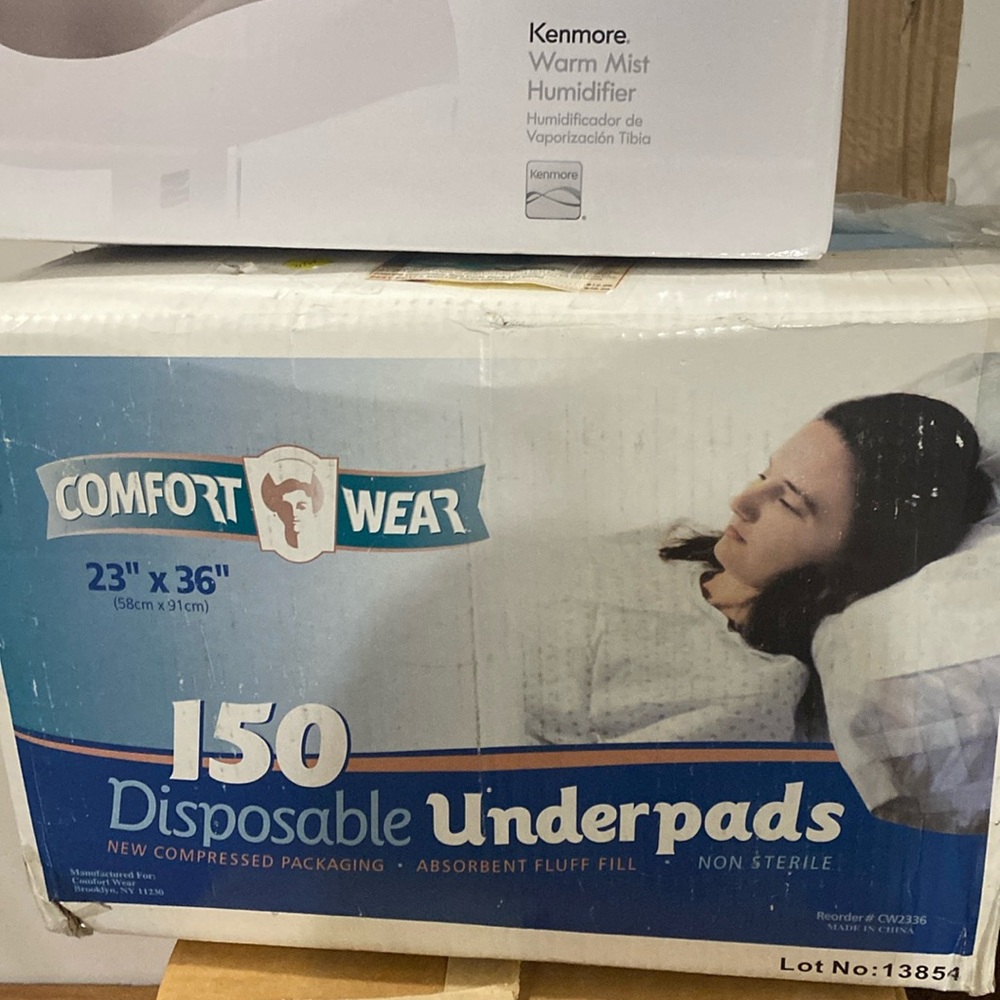 Open Box of 150 Disposable Underpads